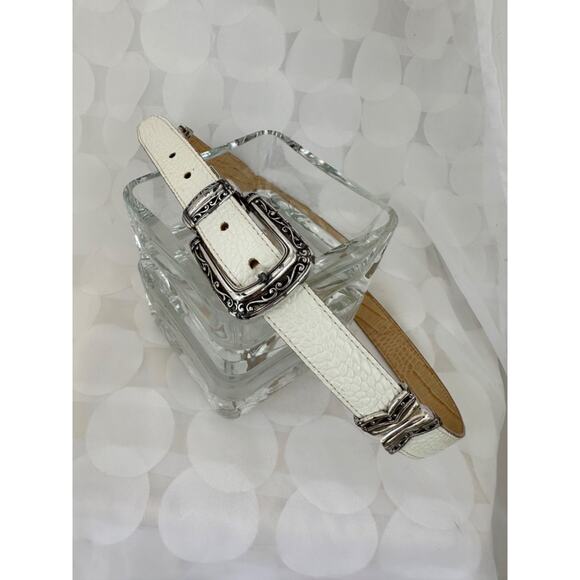 Vtg BRIGHTON Womens M -L belt Cream & Tan REVERSIBLE Leather Embossed animal - Picture 2 of 12